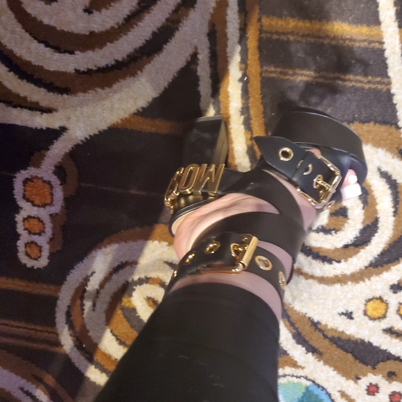 Moschino chunky platform heels worn once. Box and packaging available. - Picture 3 of 4